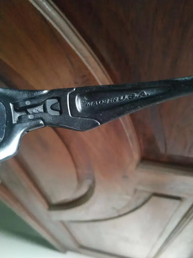 kacamata oakley hitam