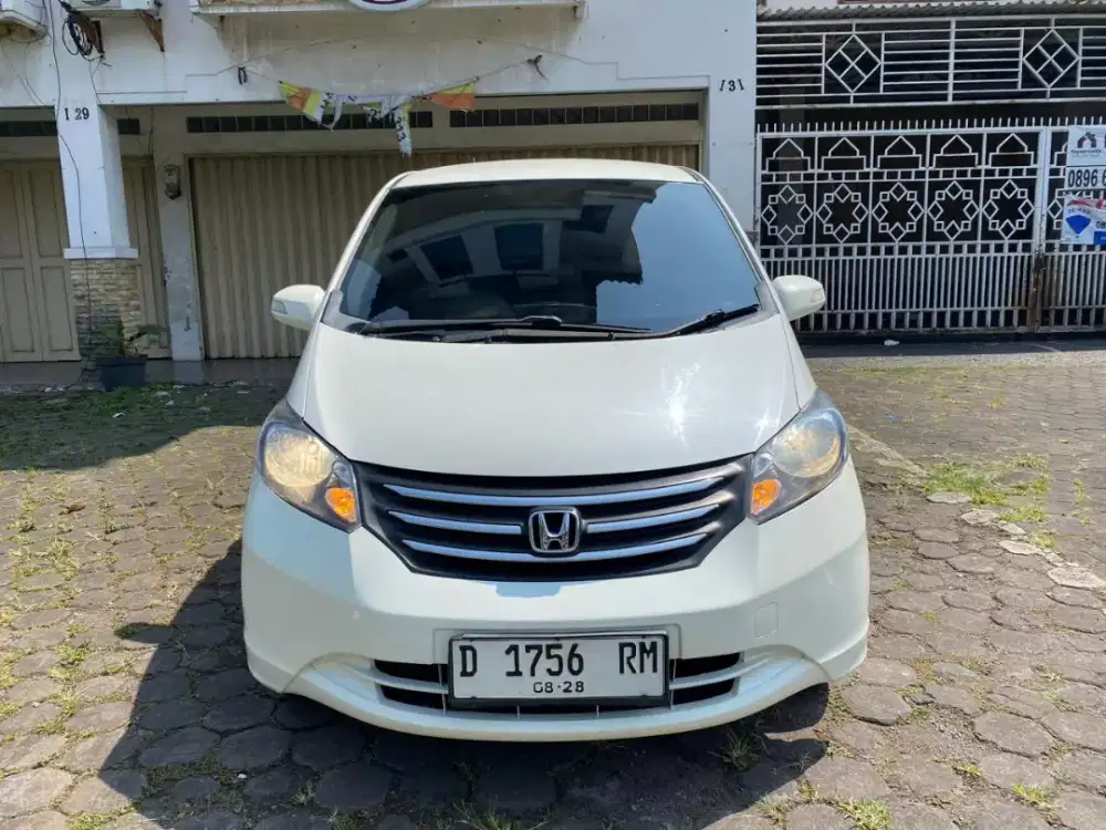 HONDA FREED 1.5 E AT 2011