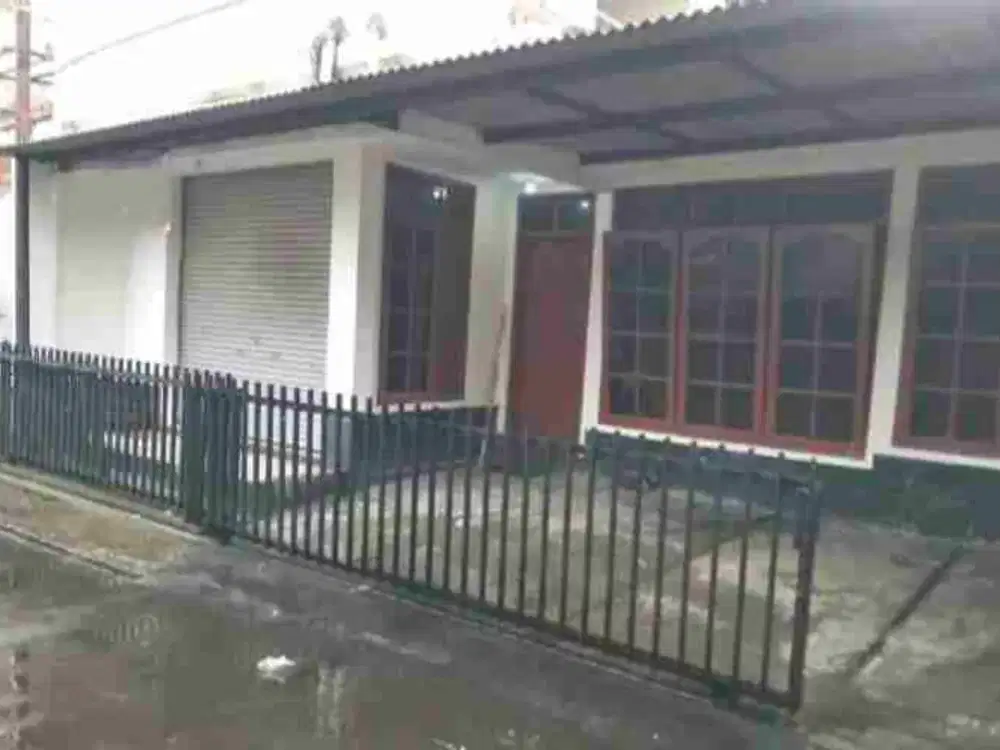 Rumah kost aktif strategis 8 kamar di Cicadas A Yani Bandung
