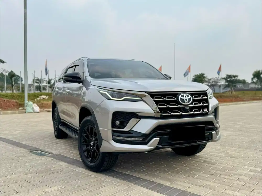 (KM 15 RIBU) Toyota Fortuner VRZ GR 2.8 Silver 2024! LIKE NEW