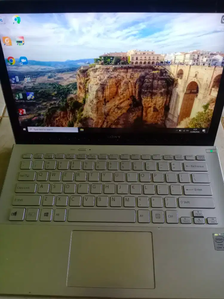 Laptop Premium: Sony Vaio - Slim Ringan - Core i5 - SSD m2 256Gb