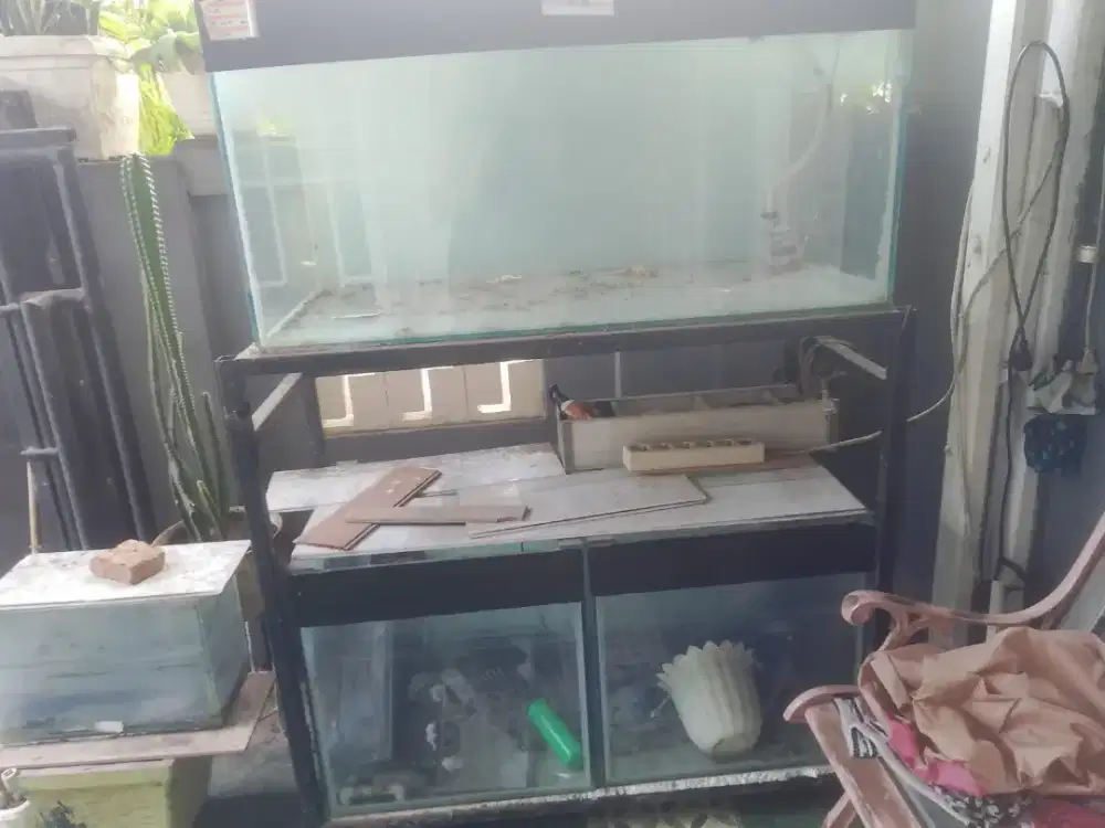 Aquarium tingkat