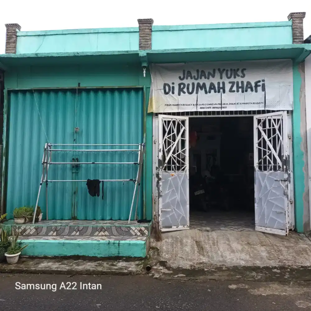 Dijual rumah cocok untuk hunian/kosan/usaha di mahkota Regency unsika
