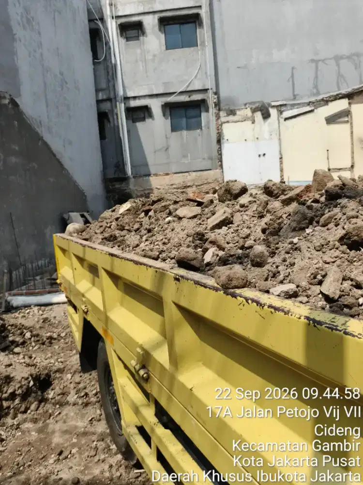 Jasa buang puing dan urugan