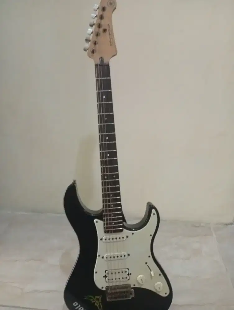 gitar elektrik yamaha pasifica 112j