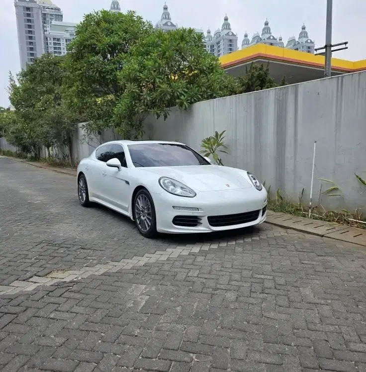2014 Porsche Panamera S 3.0 Turbo KM 14000