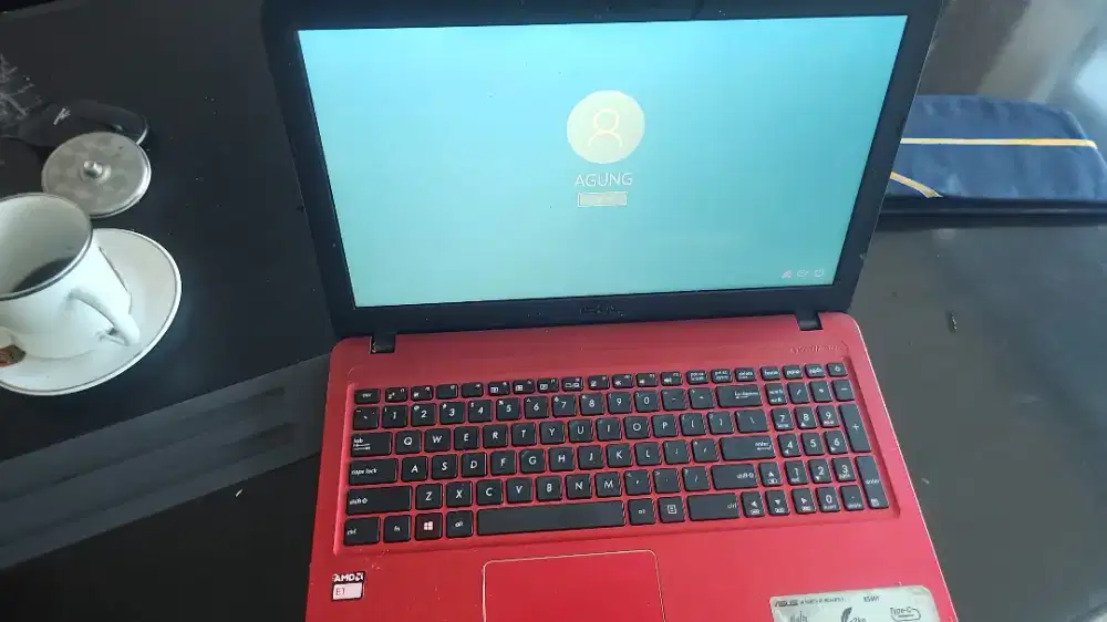 ASUS X540Y Warna merah