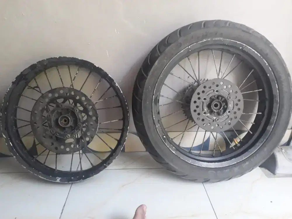 Pelk jari2 buat KLX size 17 ban sport bekas copotoan Poris cipondoh