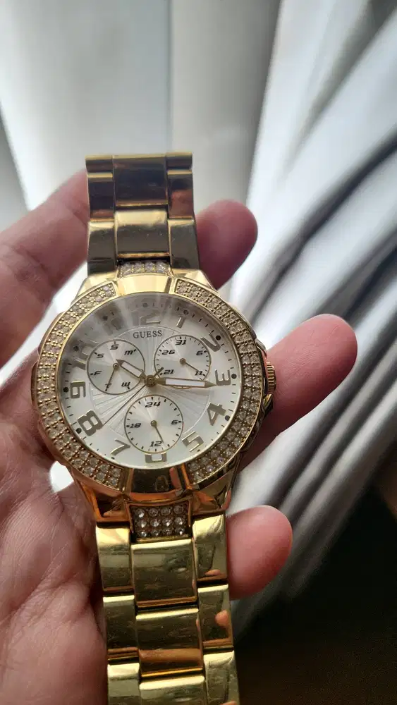 Jam tangan fashion guess