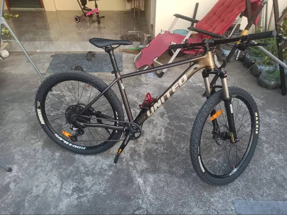 Sepeda MTB United Clovis 6.10