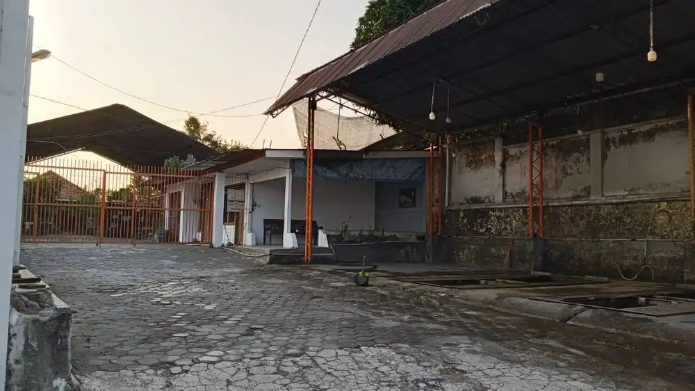 Dijual Tempat Usaha Cucian Kendaraan Lokasi Pinggir Jalan Raya