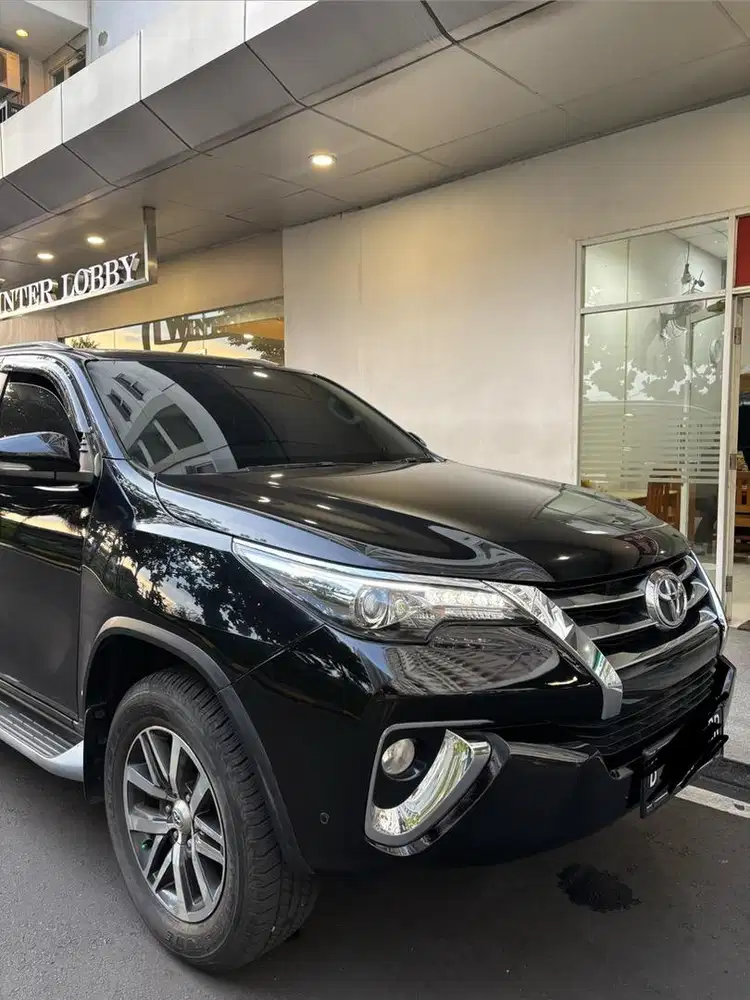 FORTUNER 2.4 VRZ 2.4 - HITAM ELEGAN MULUS TANPA CACAT