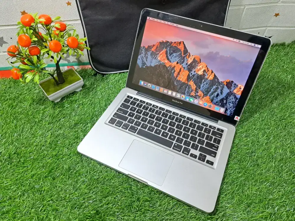 Sat set BU macbook pro core i5 ram 8 gb normal semua siap pakai