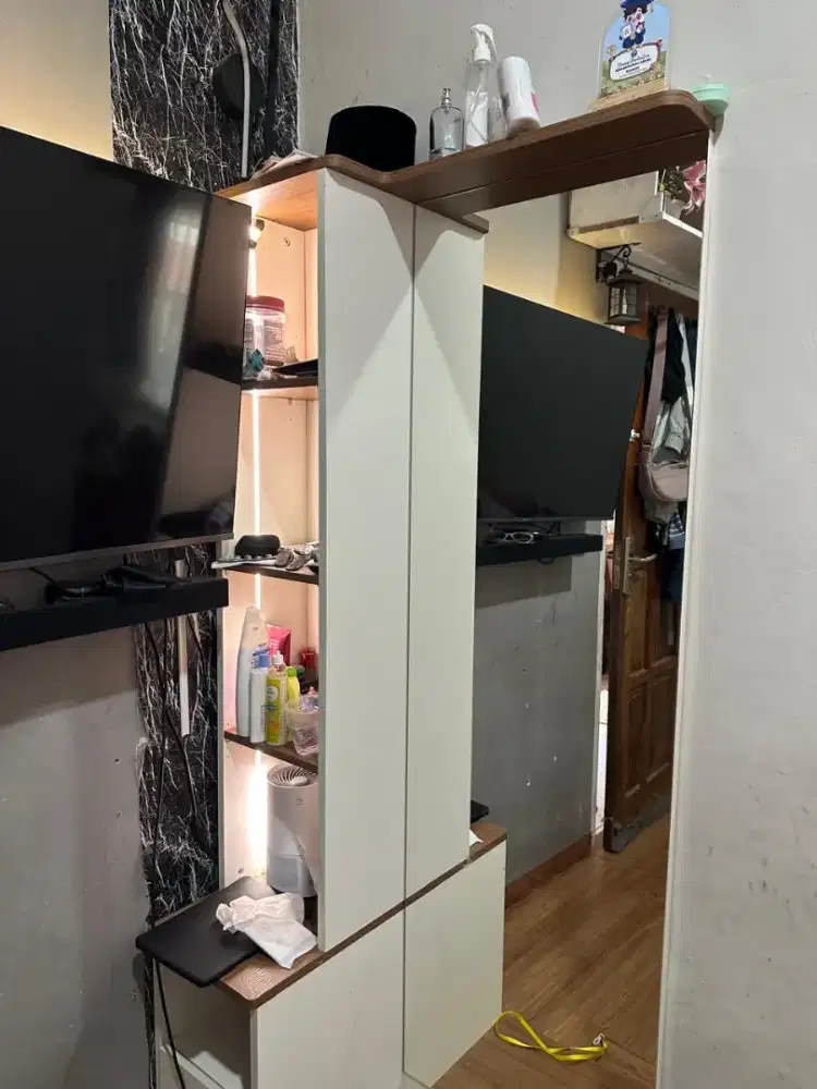 Satu set kamar tdr putih informa
