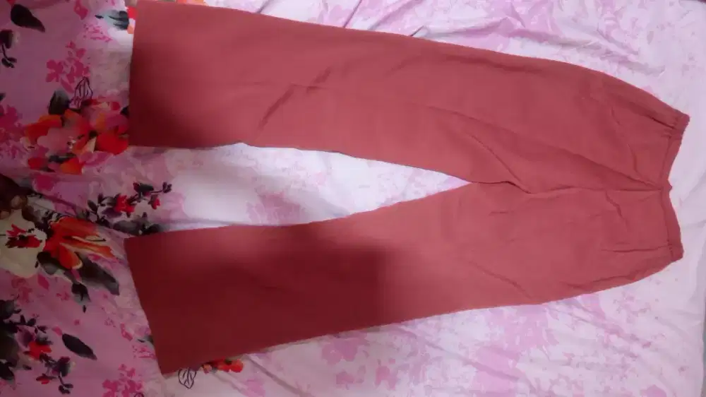 Dijual celana panjang wanita belum pernah dipakai