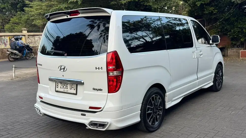 Hyundai H-1 Royal Bensin