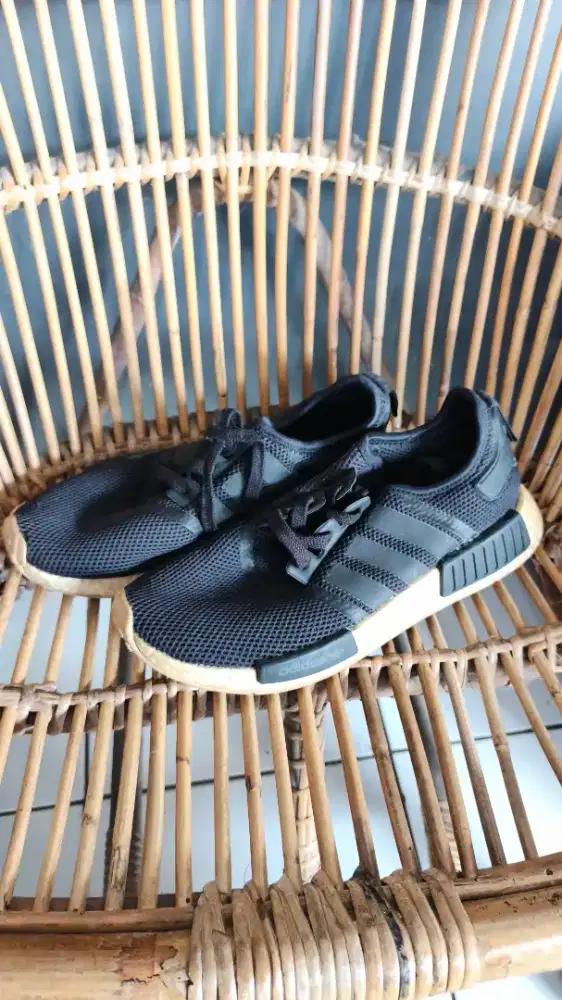 Sepatu sneakers adidas NMD R1 Core Black