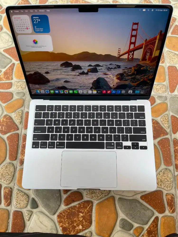 Macbook Air M4 16/256 Sky Blue iBox Mulus Terawat