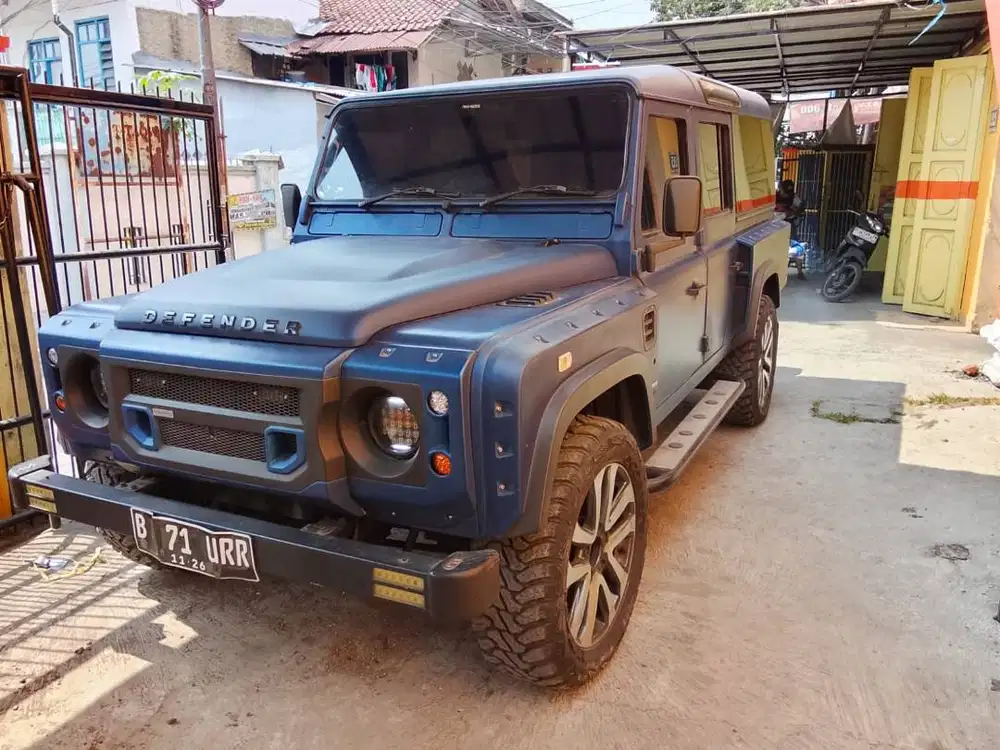 Mobil Land Rover Defender 110 Tahun 2001, Bagus Siap Pakai