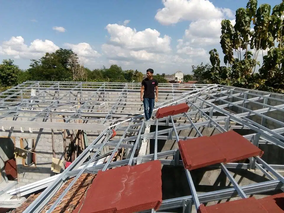 Renovasi Atap Lapuk Ganti Baja Ringan TASO Berkualitas Kuat dan Kokoh