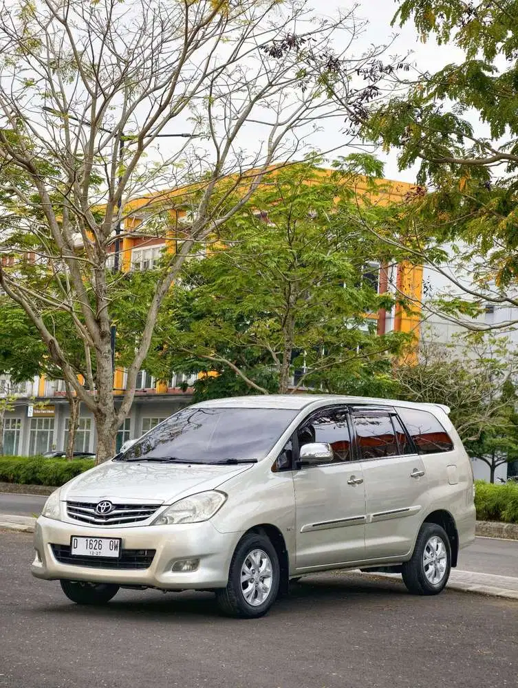 Toyota Kijang Innova 2011 Bensin