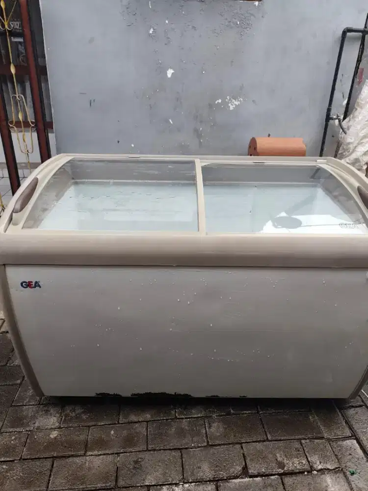 Freezer box sleding kaca