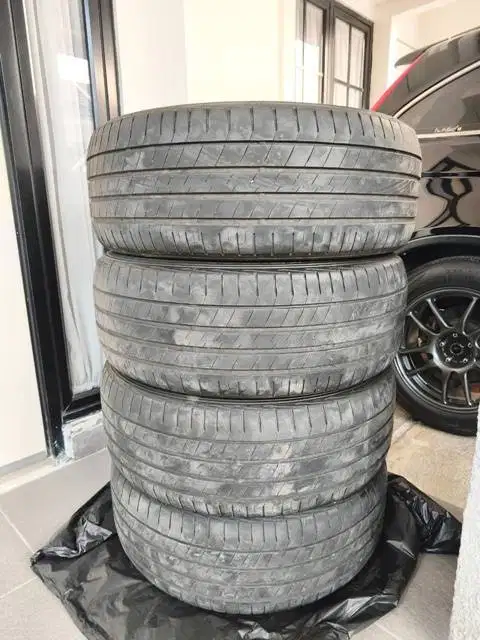 Ban 235/55/18 atau 235/55 Ring 18 kondisi 90%