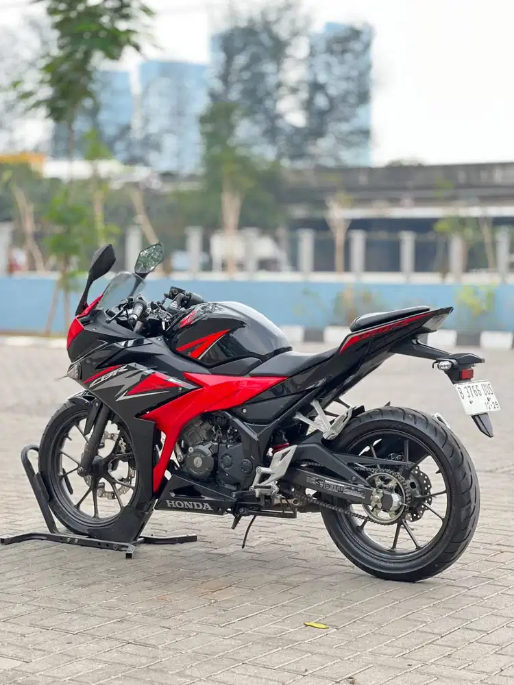 HONDA CBR150R 2019 HITAM MERAH KM 12K PAJAK ON SUPER MULUS