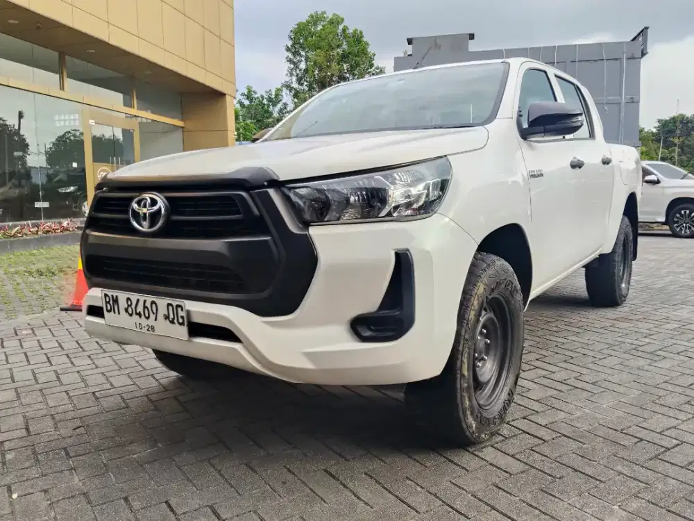 Toyota Hilux E DC 2.4 MT 2023 
Km 50 Rb