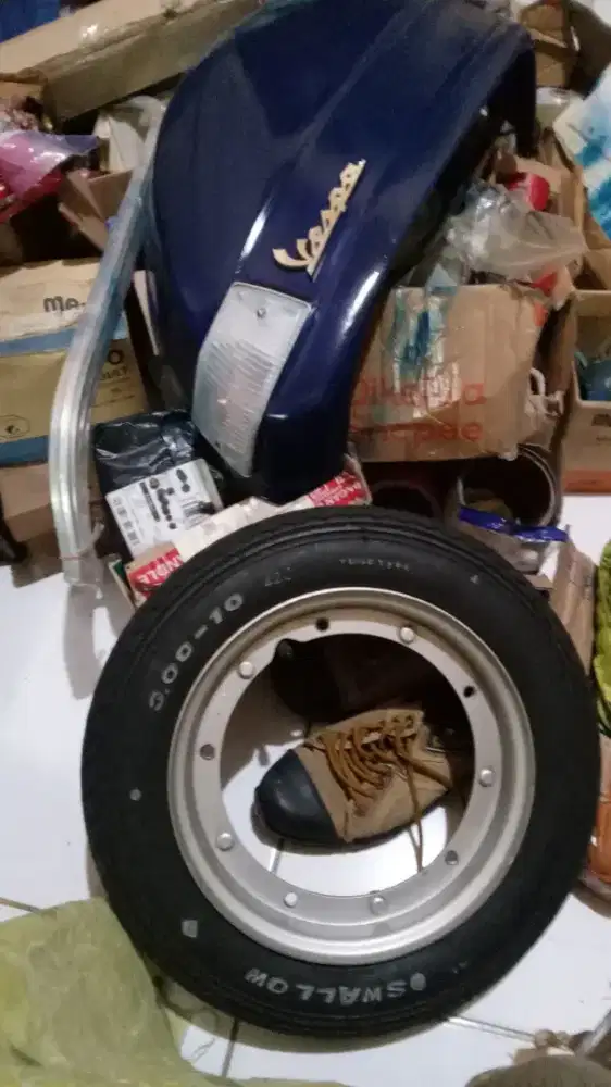 DI JUAL BAN R10/3.00 & VELG R10 VESPA PX