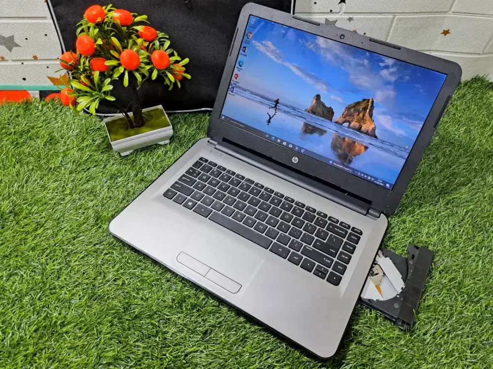 Satset BU laptop hp 14 AMD A6 RAM 4 GB HDD 500 GB siap pakai