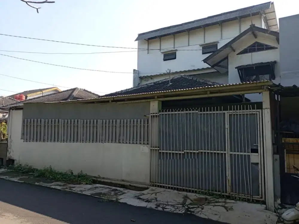 Rumah di Dian Permai - Depan Taman, Suasana Asri & Nyaman