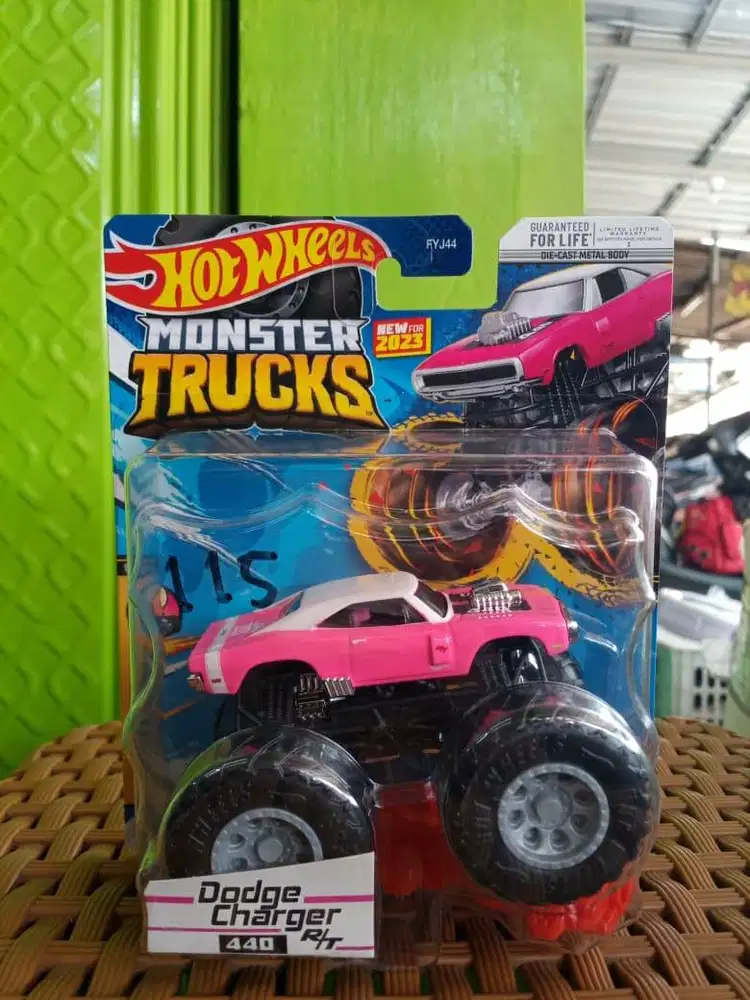 mainan anak hotwheels monster trucks dodge charger 440