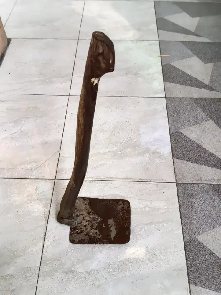 Cangkul Bahan Baja Kondisi Bagus