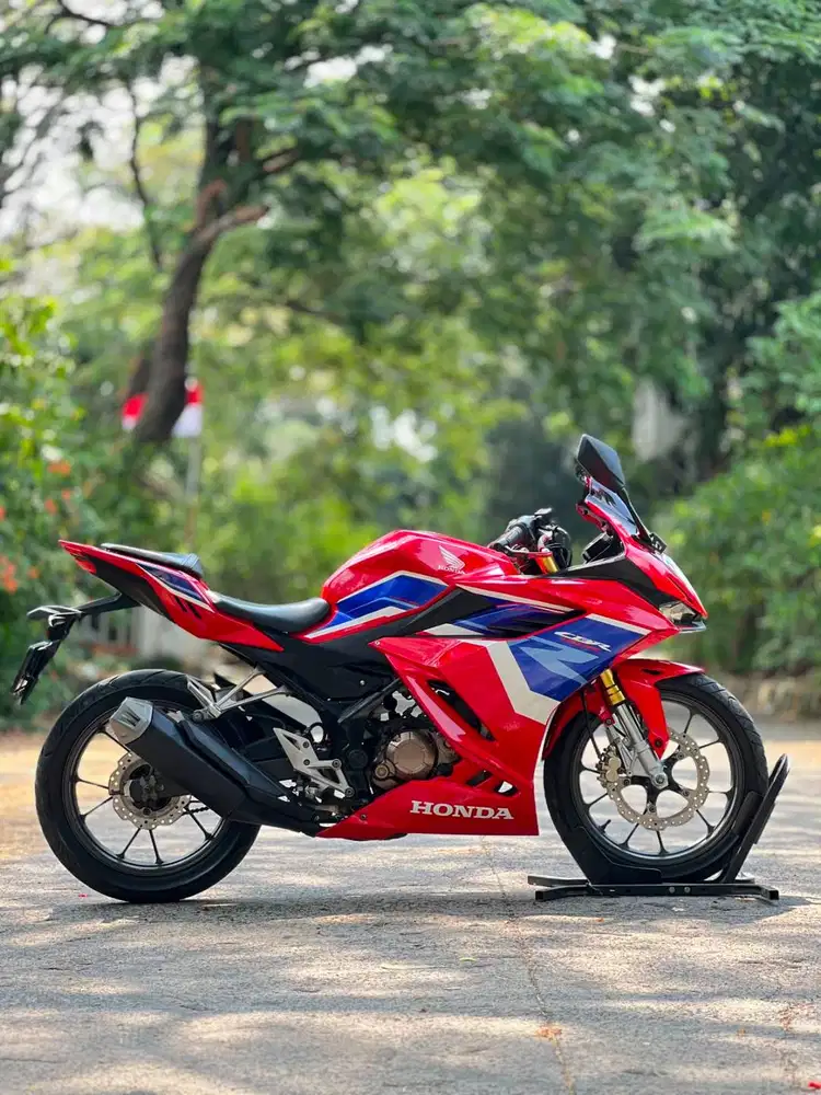 HONDA NEW CBR150R TRICOLOR 2023 MERAH KM RENDAH NO MINUS