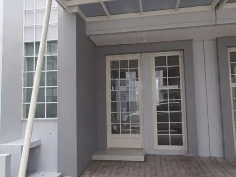 Dijual rumah 2 lantai di Perumahan Grand Pakuwon Surabaya , cluster Queensland