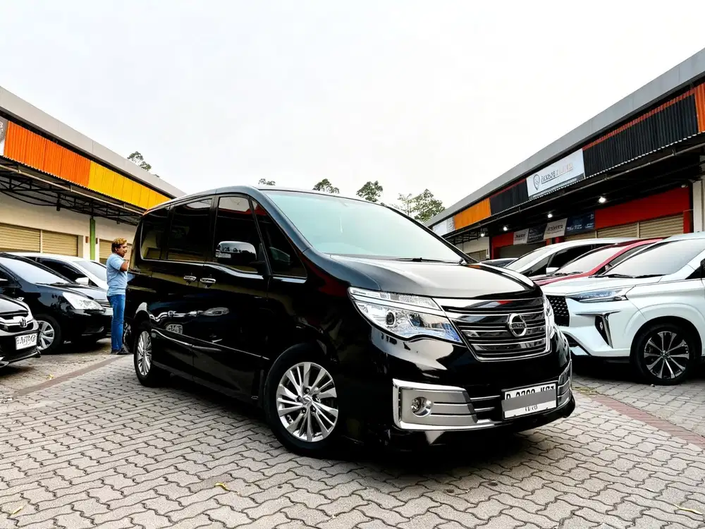 DP 5 JT NISSAN SERENA HWS 2.0 AUTECH AT 2016 XTRONIC CVT BLACK EDITION