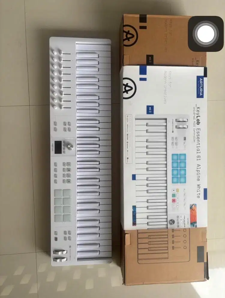 Arturia Keylab Essential 61 MK3 MIDI Controller - Alpine White