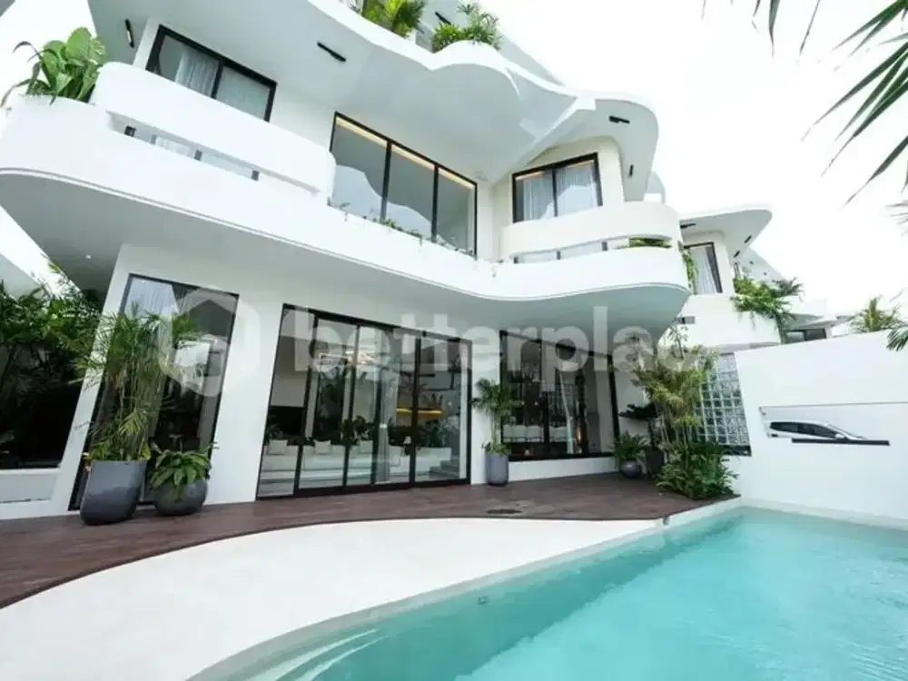 Exquisite Freehold Designer 3-Bed Villa in the Heart of Seminyak – Private Lift, Sauna, Jacuzzi, and Luxury Living Just 5 Minutes from Legian Beach