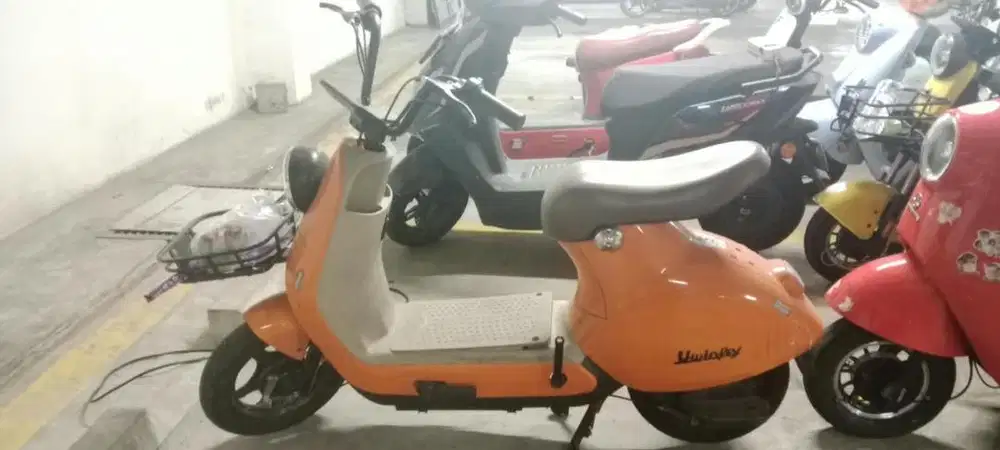 Sepeda Listrik 2 Roda Orange