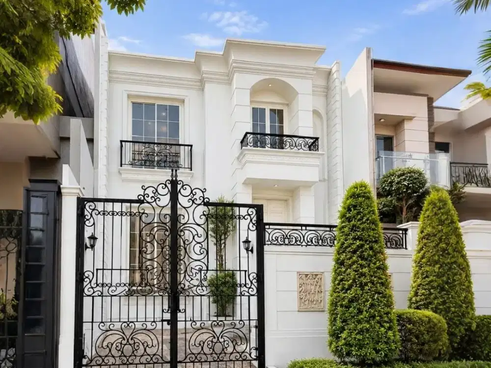 DIJUAL: Rumah Modern Classic Permata Buana Jakbar