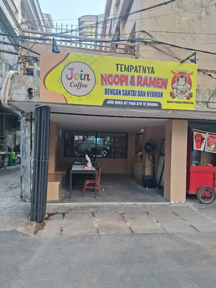 Lowongan  sebagai cleaning servis , bantu masak masak