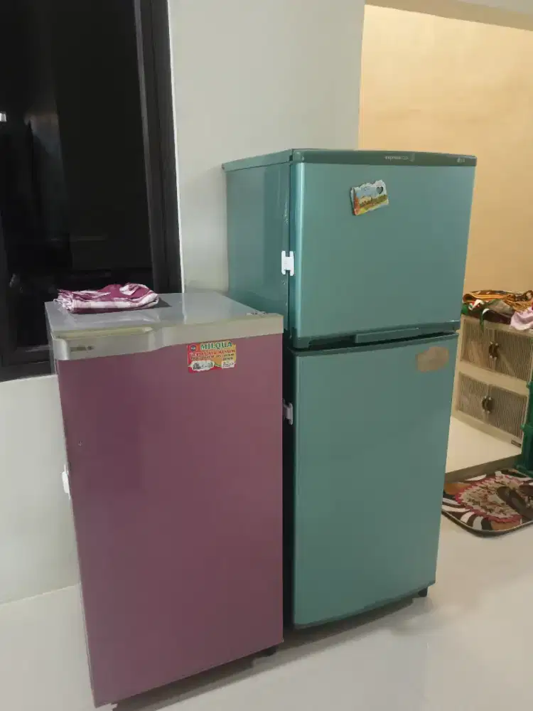 Di jual 2 kulkas, 2 pintu dan 1 pintu