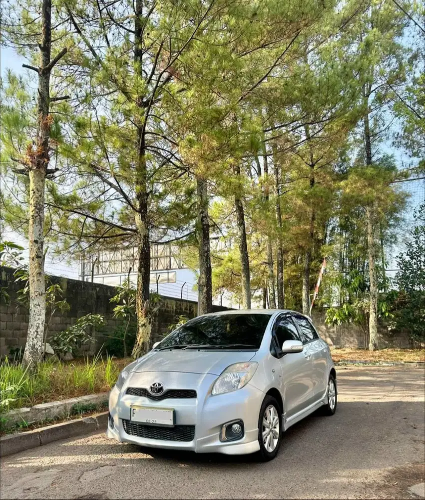 Dp12JT- Toyota Yaris 1.5 E AT 2012 Matic Silver 2013/2014 NO PR S