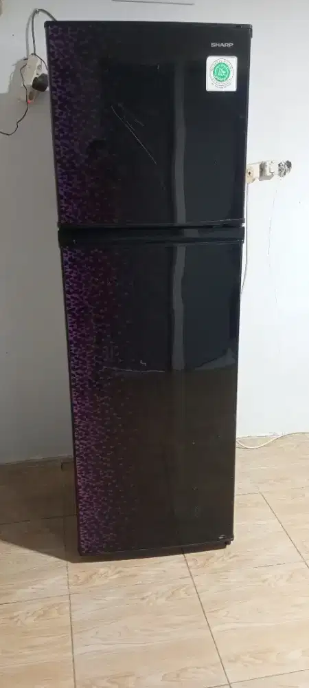 Kulkas 2 pintu merk Sharp jumbo