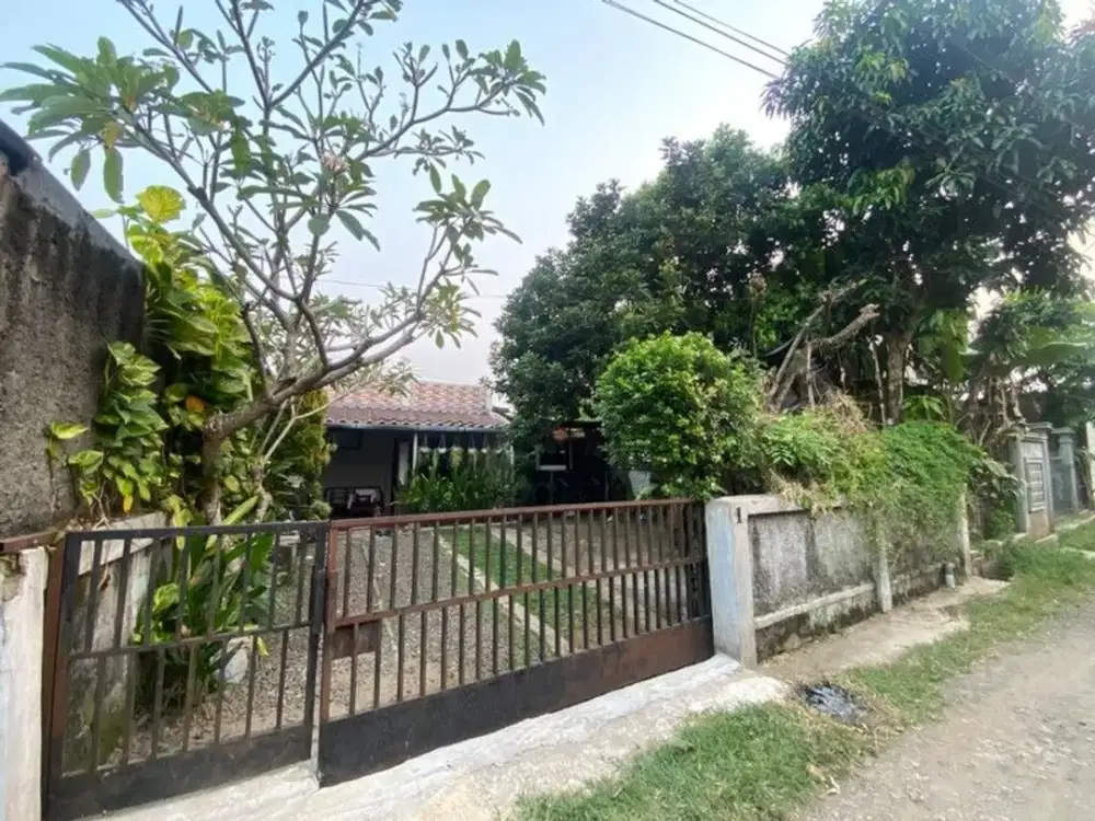 RUMAH DENGAN HALAMAN LUAS DI CIBINONG DAN SIAP HUNI