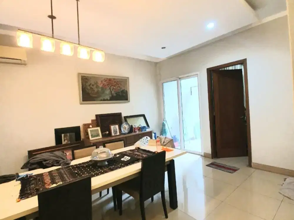 Rumah Strategis LT 200m² 6 KT Kebayoran Bintaro Sektor 7 Tangerang Selatan Harga Menarik!