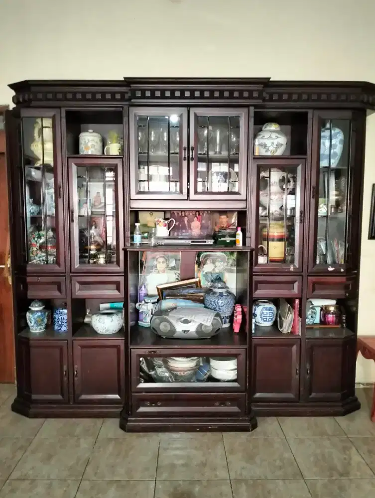 Dijual Cepat Lemari Bufet