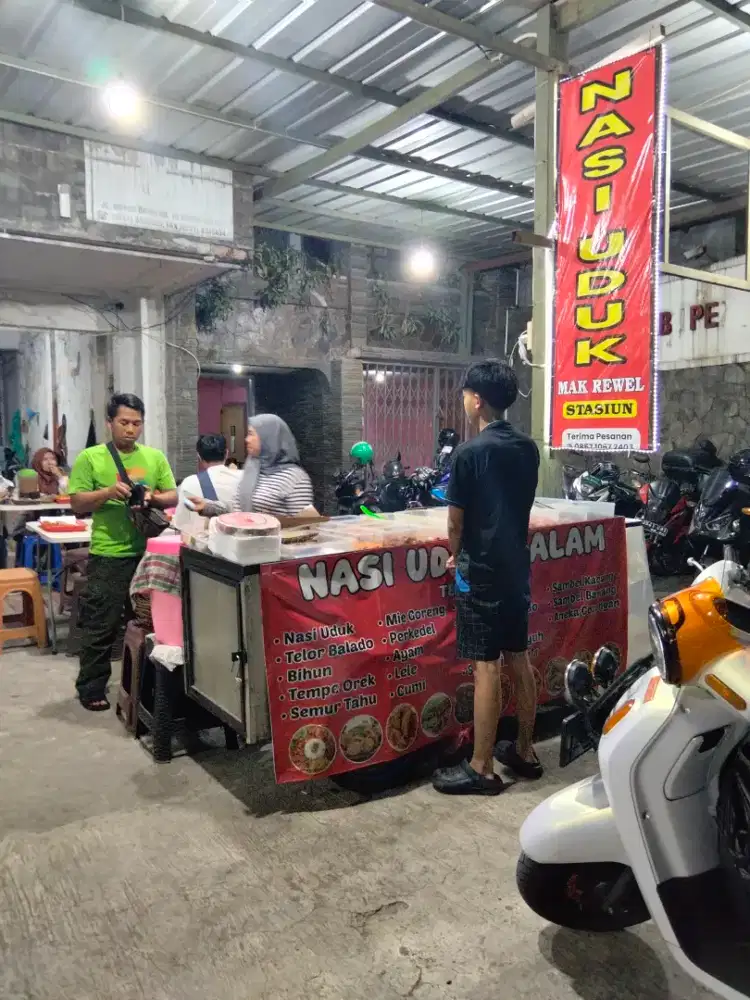 Dibutuhkan 1 perempuan untuk jualan di kantin borces dan 1 laki2