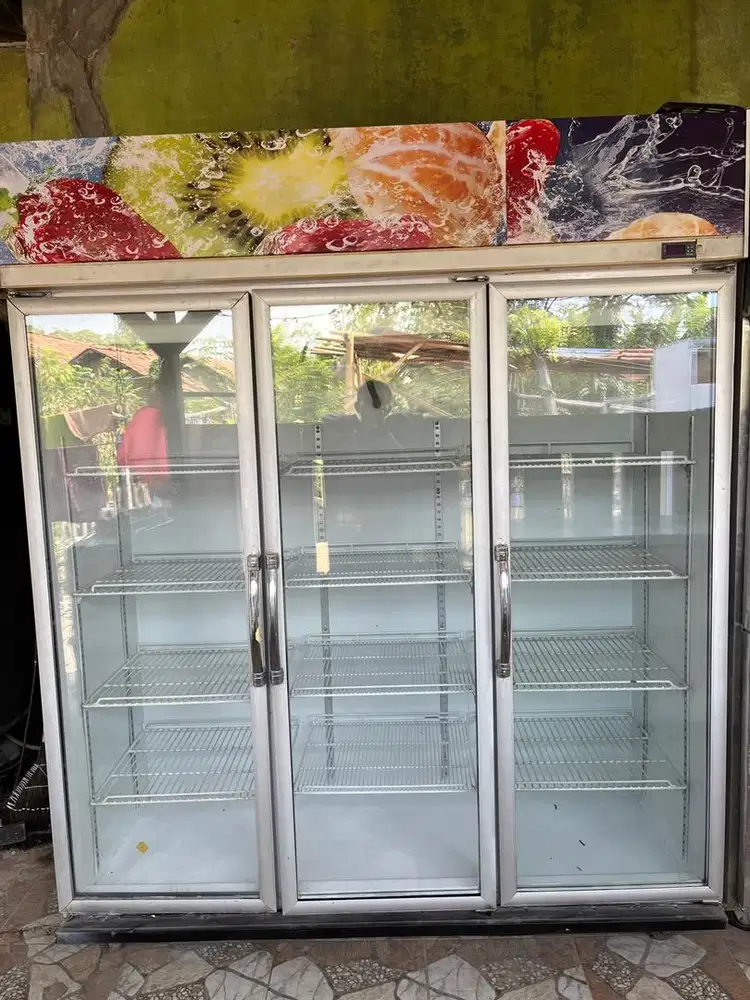 Showcase 3 Pintu GEA